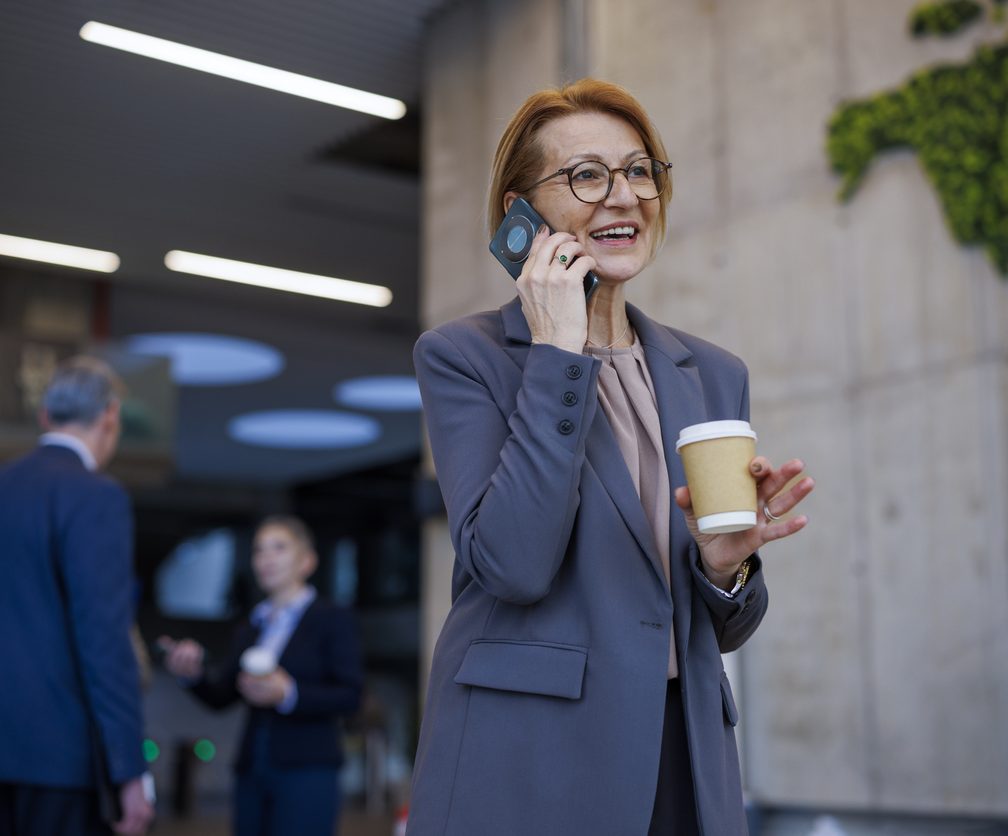 consultante en portage salarial international travaillant à l’étranger