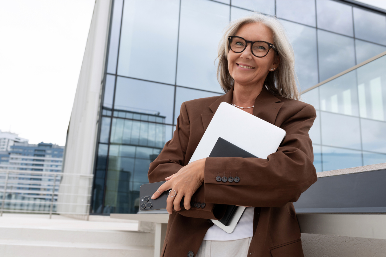 Consultante en portage salarial choisissant une société de portage salarial
